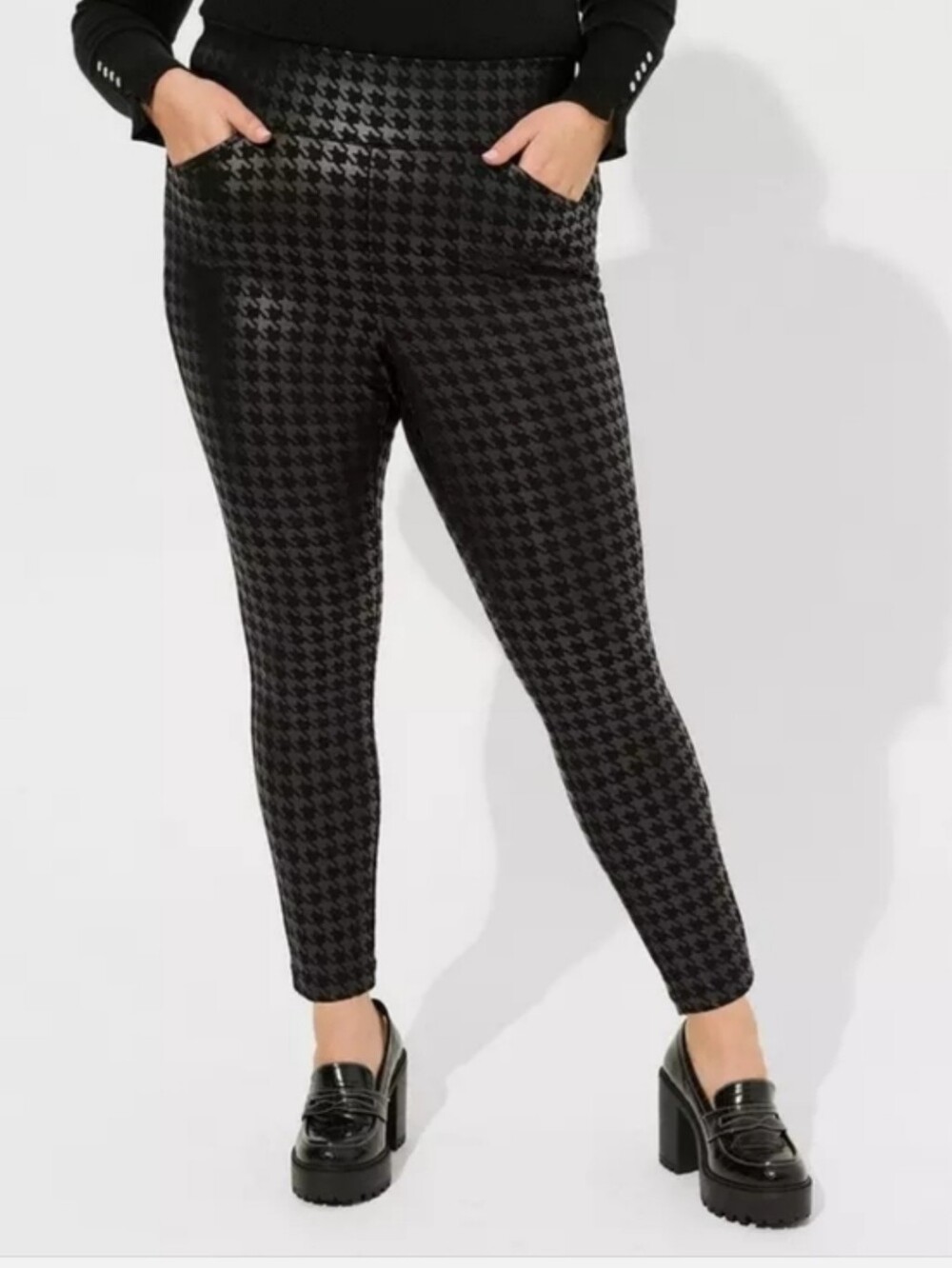 EUC Torrid 2R Gray Black Houndstooth  Ponte Stretch Pixie Pants